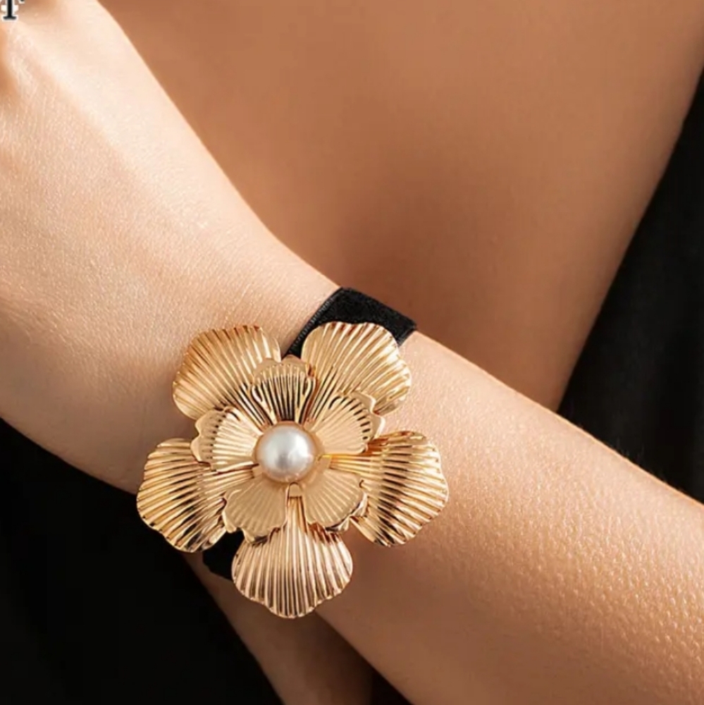 Golden flower bracelet